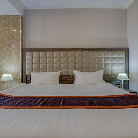 Hotel Lulu Bishkek Esterno foto