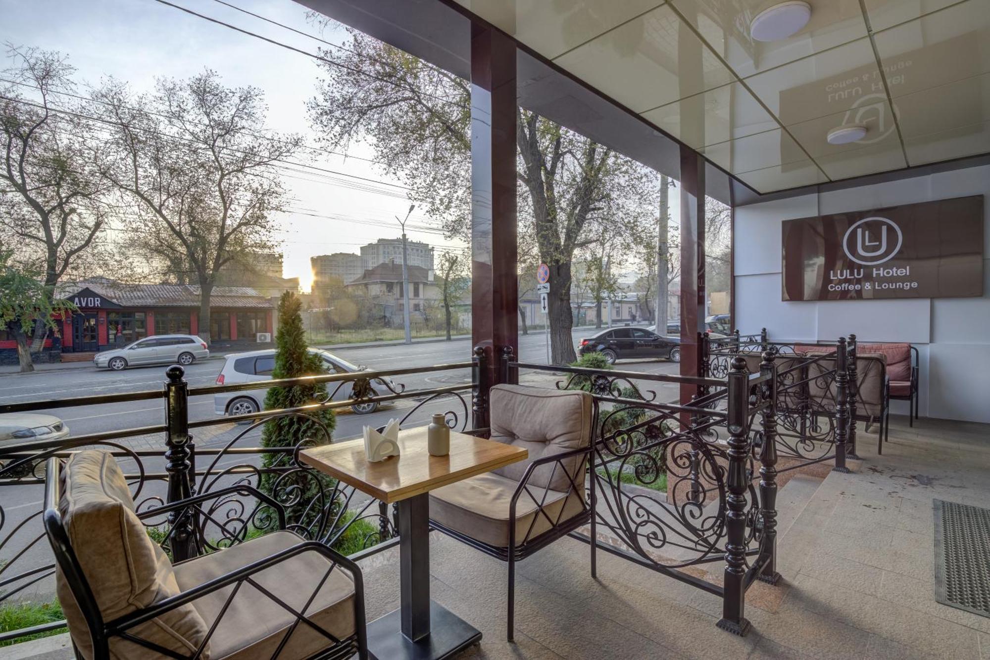 Hotel Lulu Bishkek Esterno foto