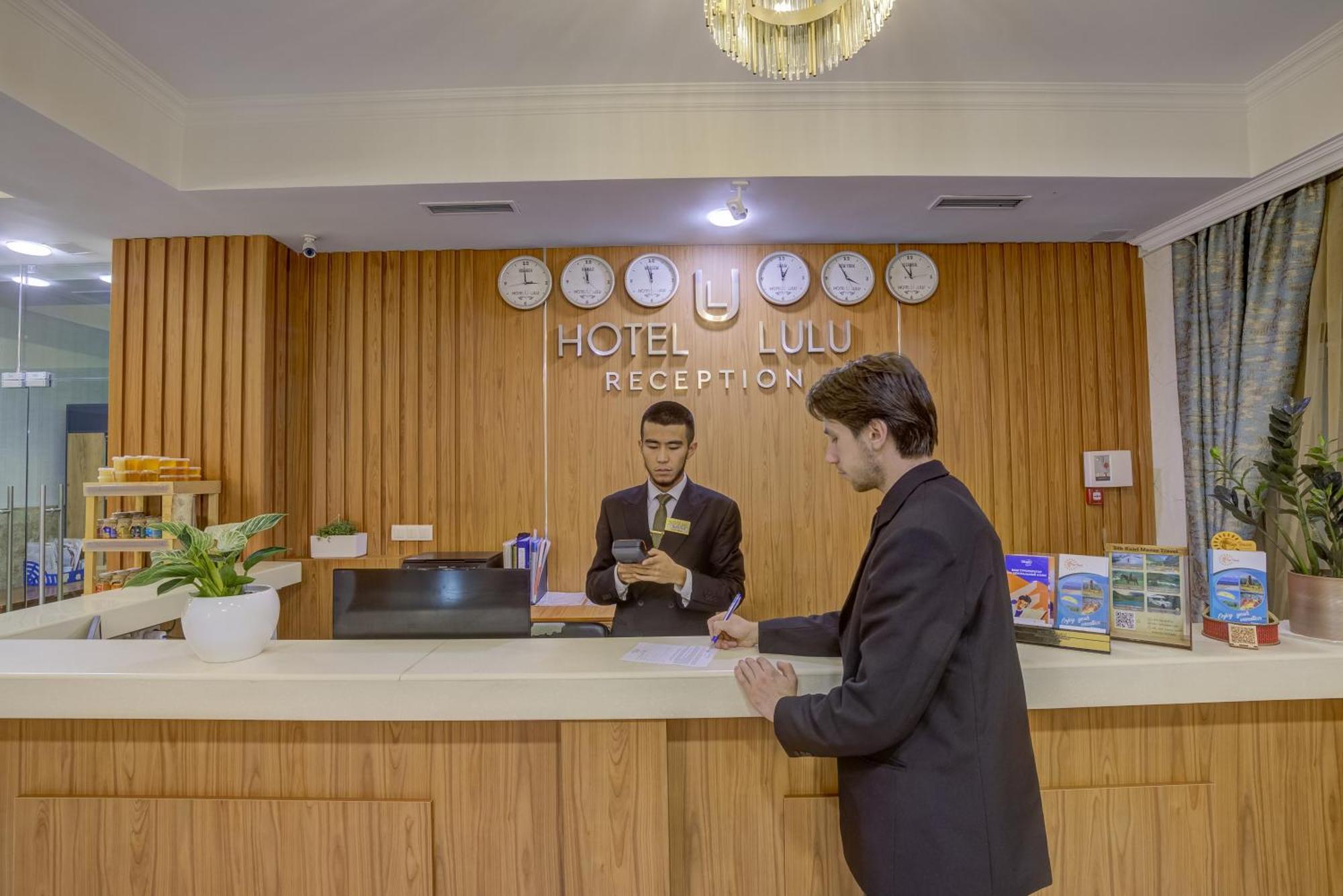 Hotel Lulu Bishkek Esterno foto