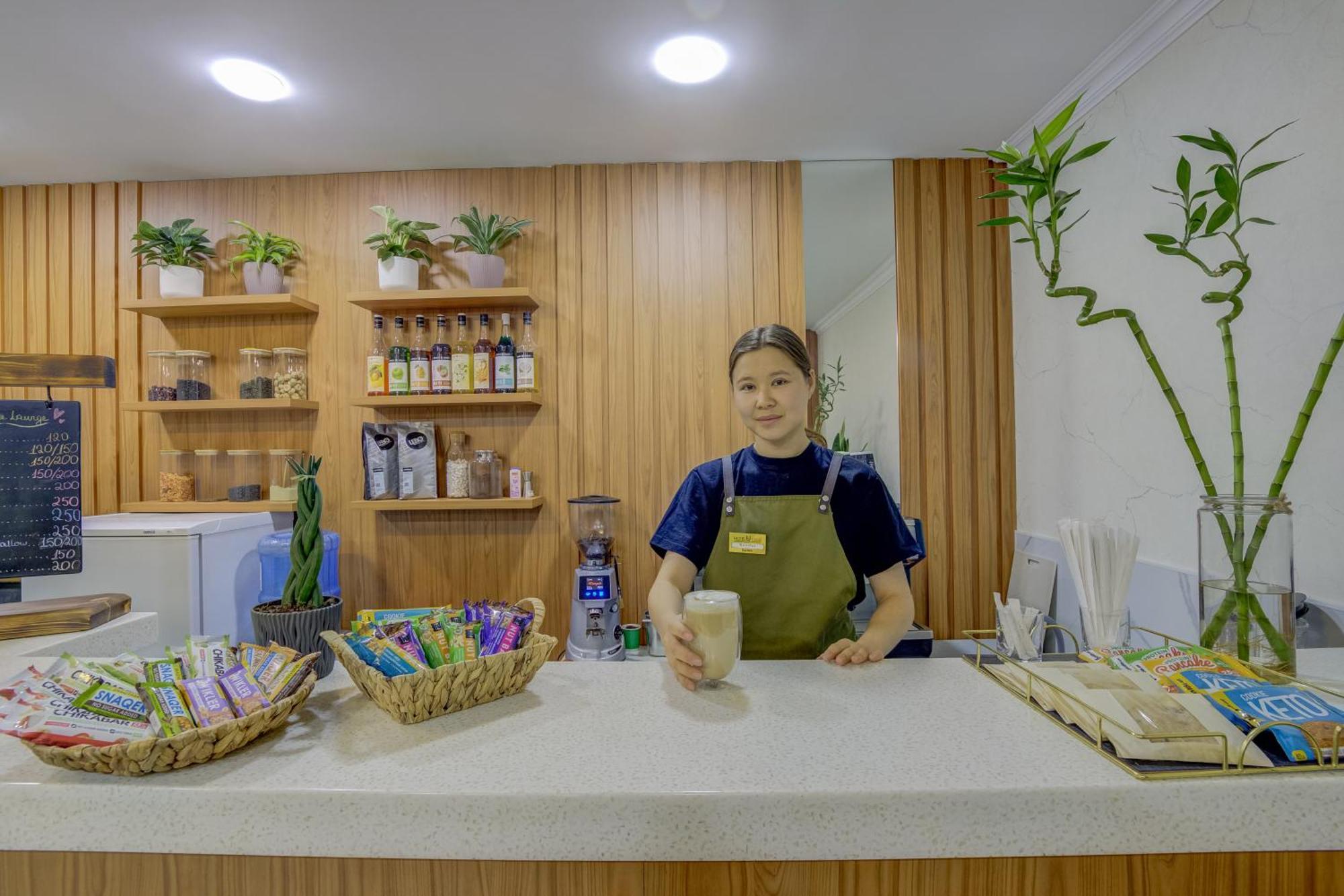 Hotel Lulu Bishkek Esterno foto