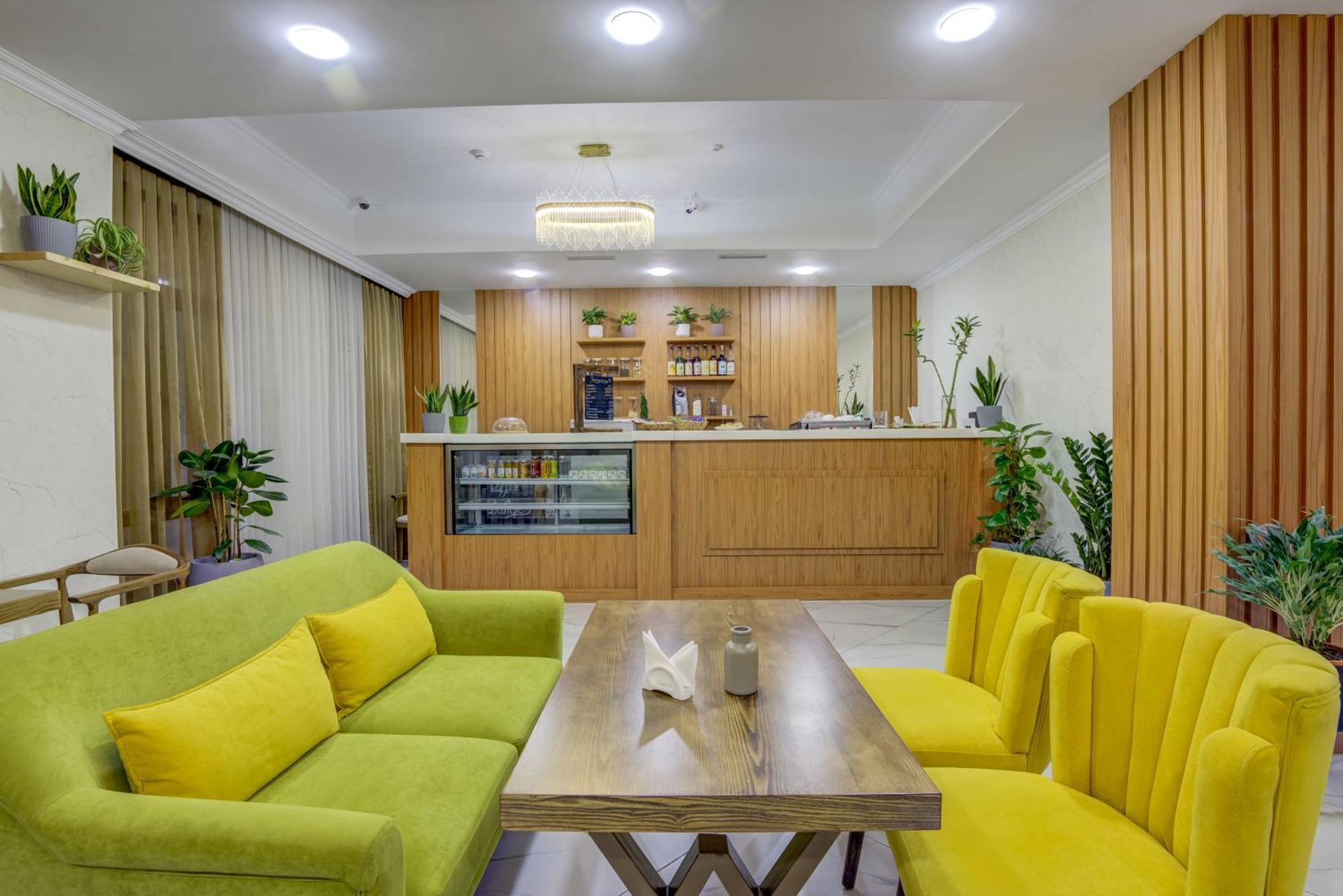 Hotel Lulu Bishkek Esterno foto