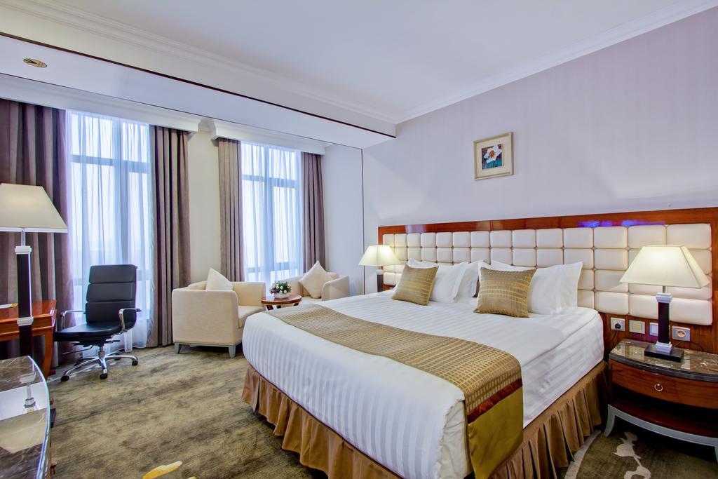 Hotel Lulu Bishkek Esterno foto