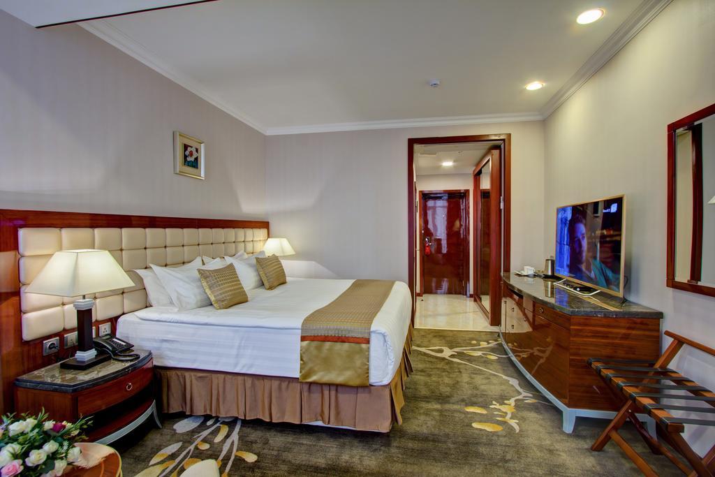Hotel Lulu Bishkek Esterno foto