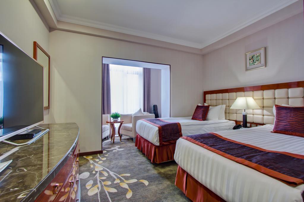 Hotel Lulu Bishkek Esterno foto