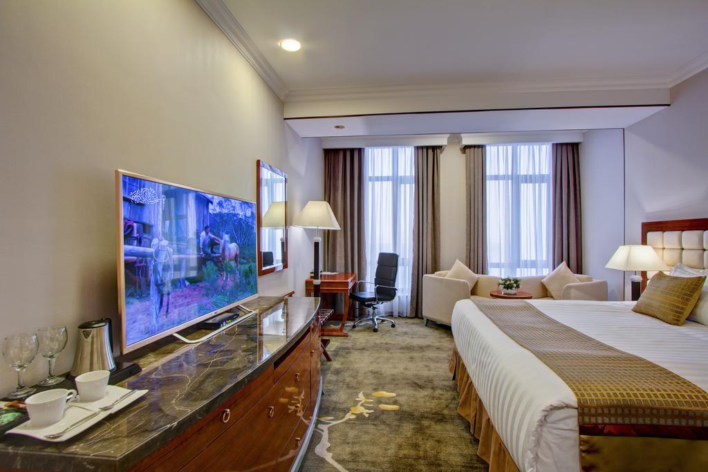 Hotel Lulu Bishkek Esterno foto