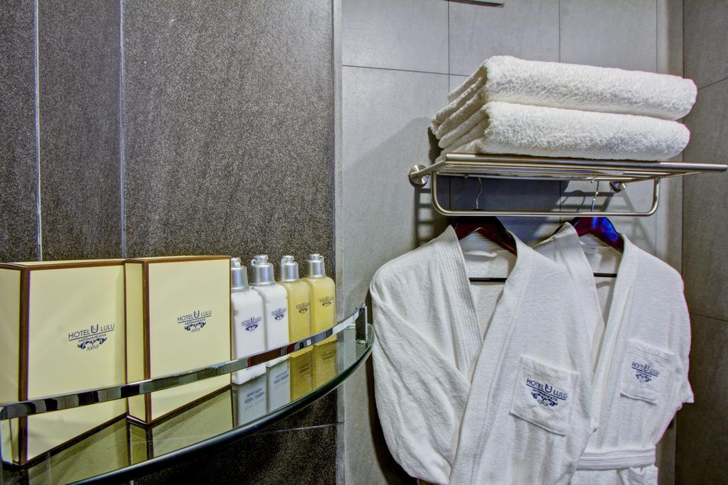 Hotel Lulu Bishkek Esterno foto