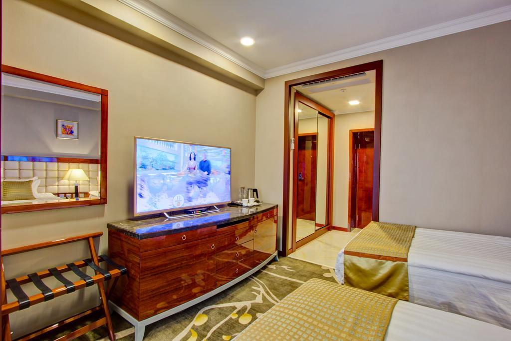 Hotel Lulu Bishkek Esterno foto