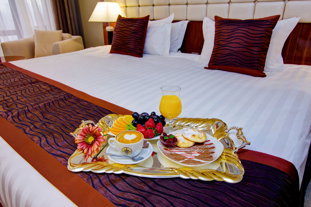 Hotel Lulu Bishkek Esterno foto