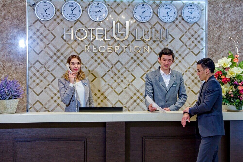Hotel Lulu Bishkek Esterno foto